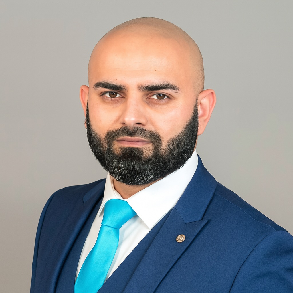 Dr Farrukh Makhdum